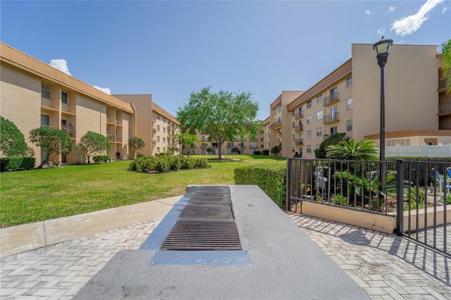 5820 N CHURCH AVENUE 422, Tampa, FL 33614