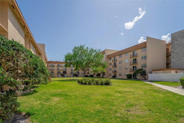 5820 N CHURCH AVENUE 422, Tampa, FL 33614