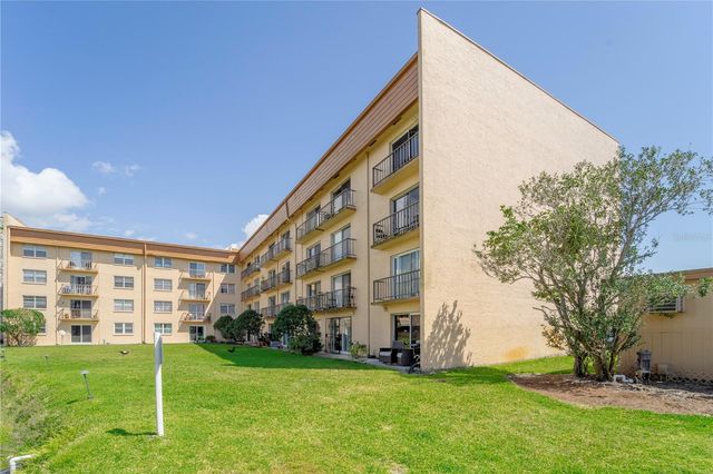 5820 N CHURCH AVENUE 422, Tampa, FL 33614