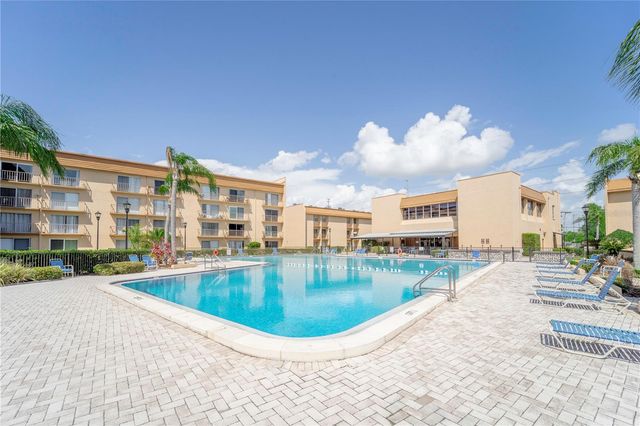 5820 N CHURCH AVENUE 422, Tampa, FL 33614
