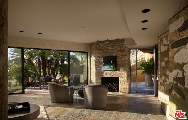 555 N Patencio Road, Palm Springs, CA 92262