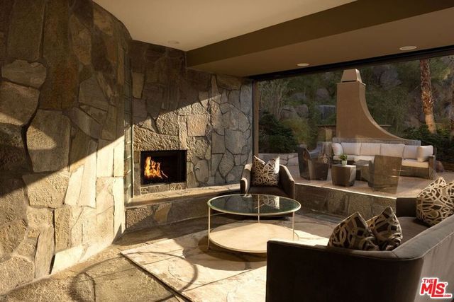 555 N Patencio Road, Palm Springs, CA 92262