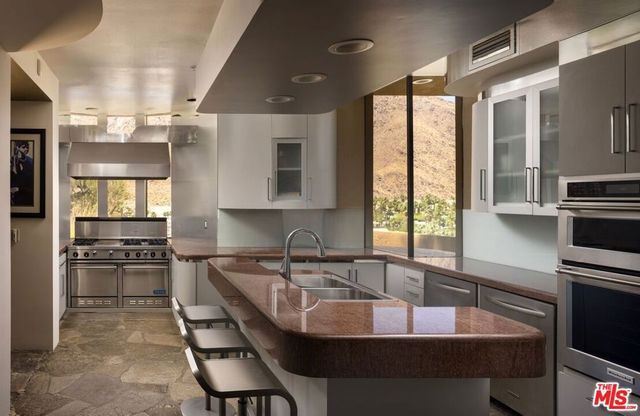 555 N Patencio Road, Palm Springs, CA 92262