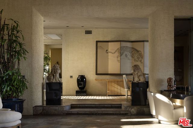 555 N Patencio Road, Palm Springs, CA 92262