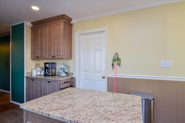 5811 Penguin DR, Roanoke, VA 24018