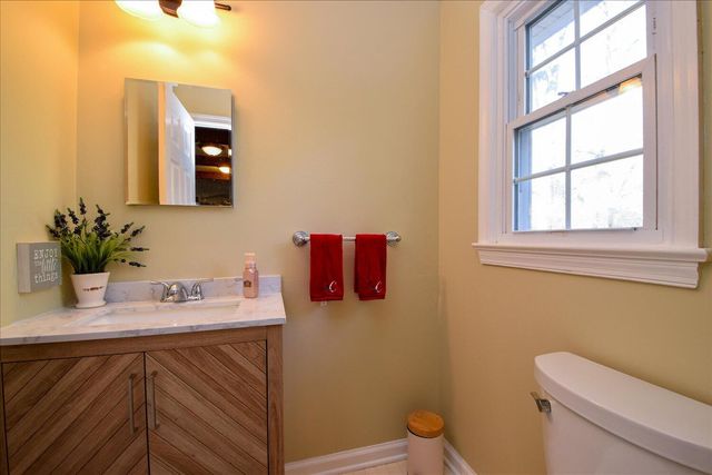 5811 Penguin DR, Roanoke, VA 24018