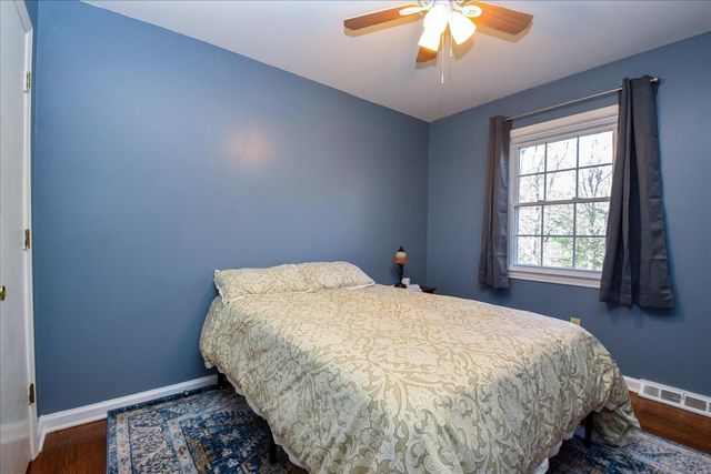 5811 Penguin DR, Roanoke, VA 24018