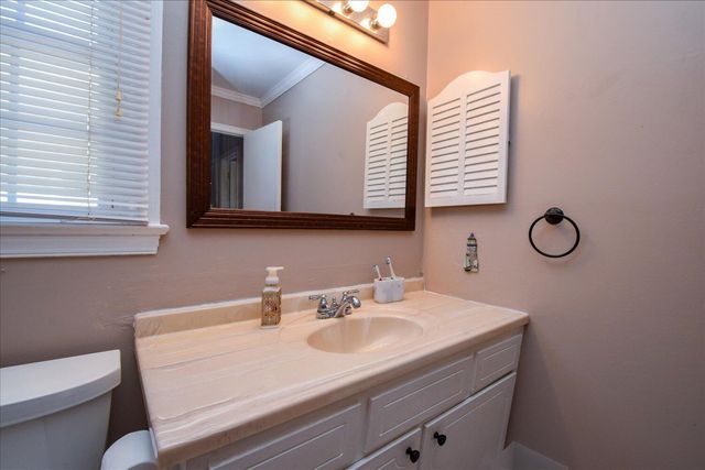 5811 Penguin DR, Roanoke, VA 24018