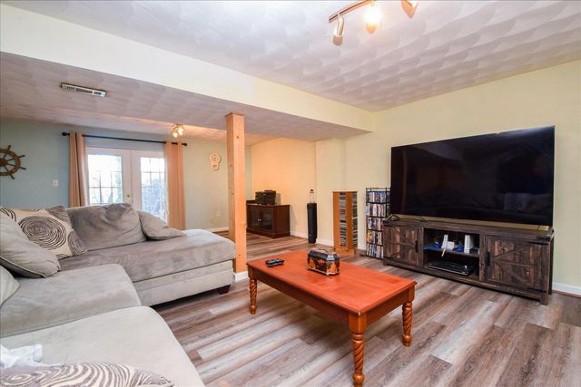 5811 Penguin DR, Roanoke, VA 24018