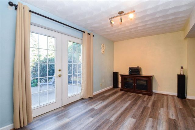 5811 Penguin DR, Roanoke, VA 24018