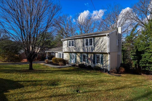 5811 Penguin DR, Roanoke, VA 24018