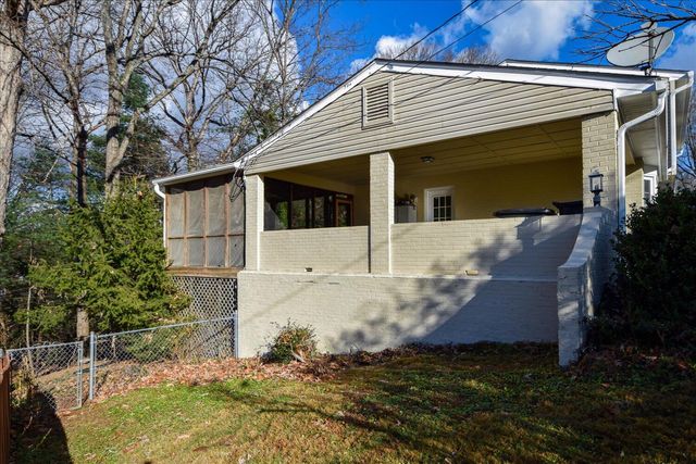 5811 Penguin DR, Roanoke, VA 24018