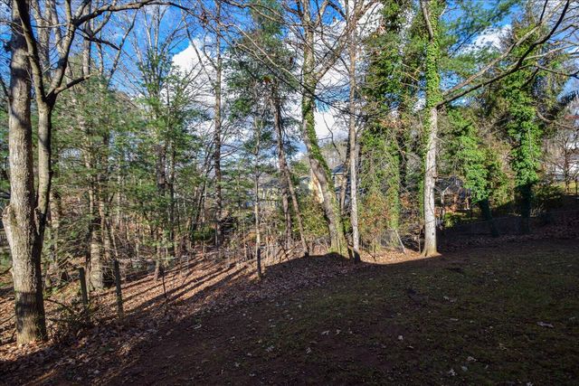 5811 Penguin DR, Roanoke, VA 24018