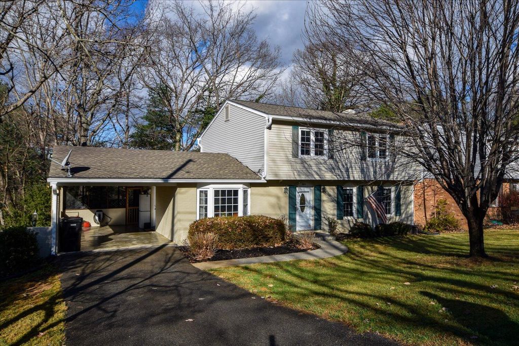 5811 Penguin DR, Roanoke, VA 24018