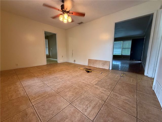 616 Sorrell St, Corpus Christi, TX 78404