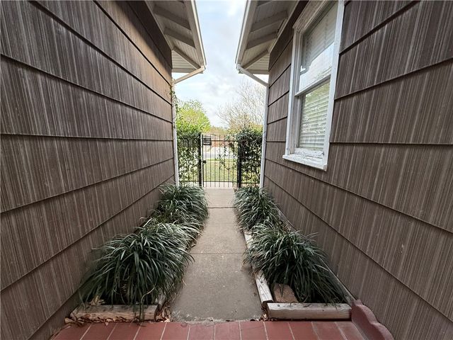 616 Sorrell St, Corpus Christi, TX 78404