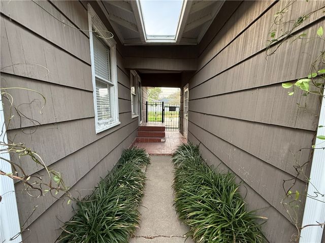 616 Sorrell St, Corpus Christi, TX 78404