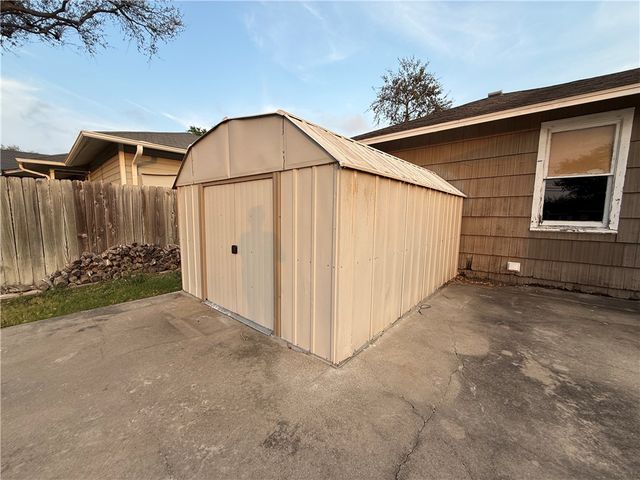 616 Sorrell St, Corpus Christi, TX 78404