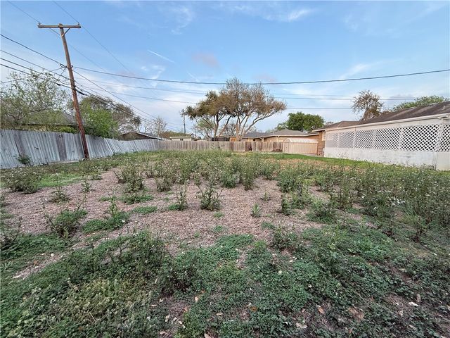 616 Sorrell St, Corpus Christi, TX 78404