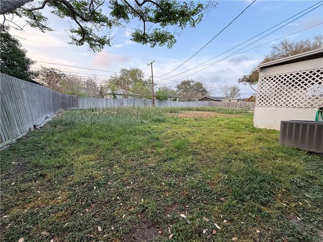 616 Sorrell St, Corpus Christi, TX 78404