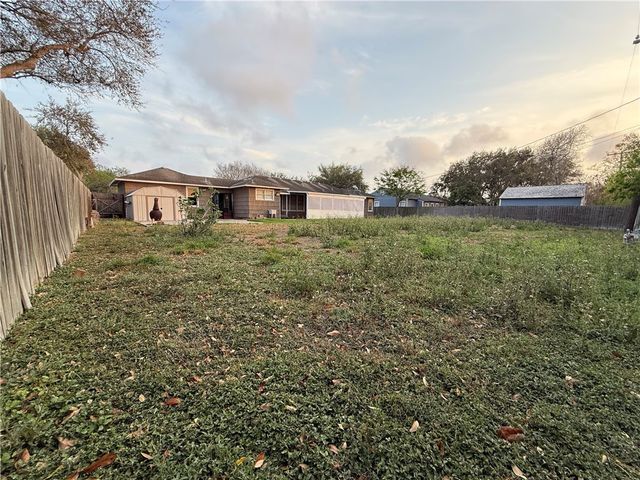 616 Sorrell St, Corpus Christi, TX 78404