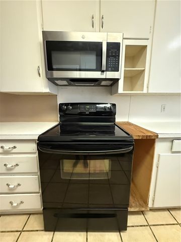 616 Sorrell St, Corpus Christi, TX 78404