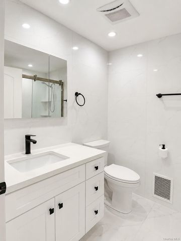 16515 65th Avenue 2 FL, Fresh Meadows, NY 11365