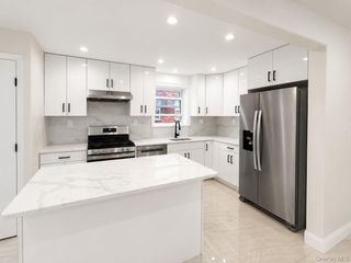 16515 65th Avenue 2 FL, Fresh Meadows, NY 11365