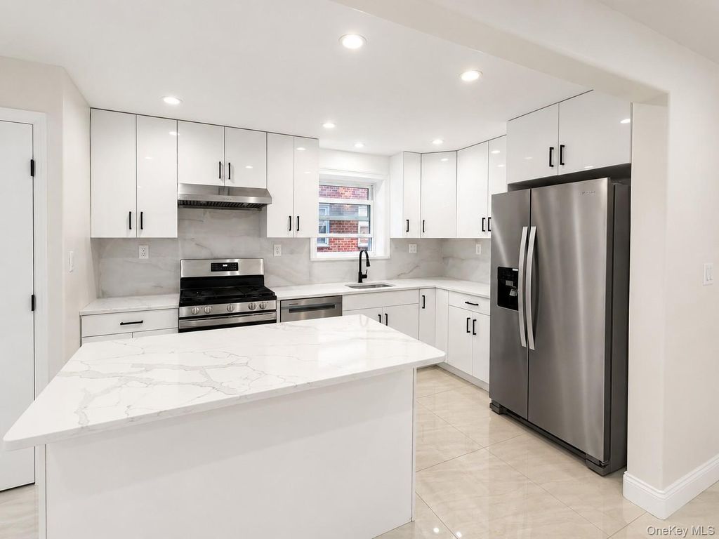 16515 65th Avenue 2 FL, Fresh Meadows, NY 11365