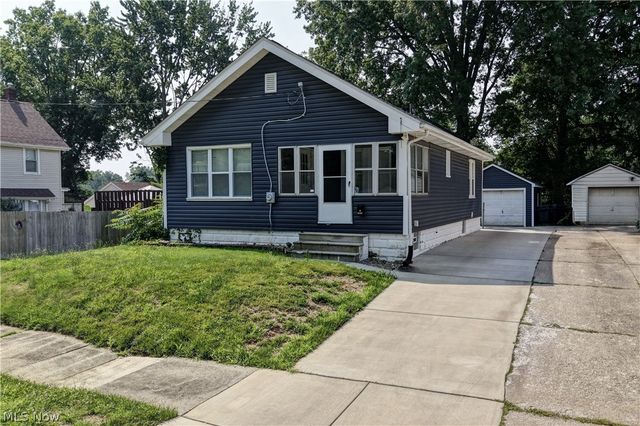 1870 Shaw Avenue, Akron, OH 44305