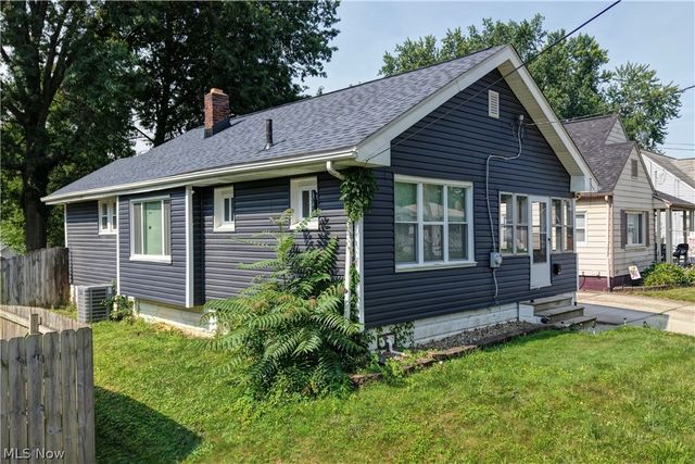 1870 Shaw Avenue, Akron, OH 44305