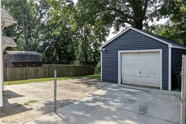 1870 Shaw Avenue, Akron, OH 44305