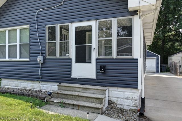 1870 Shaw Avenue, Akron, OH 44305