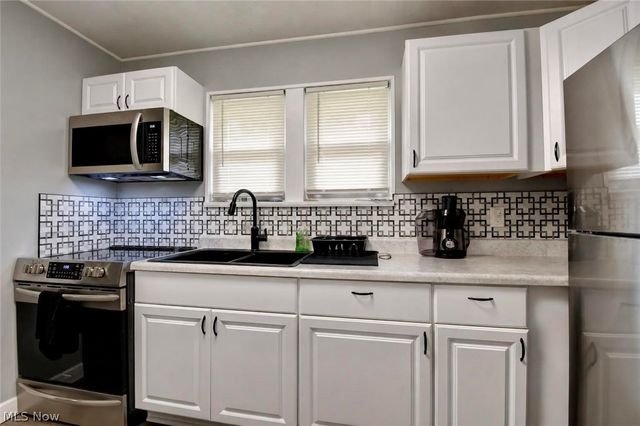 1870 Shaw Avenue, Akron, OH 44305