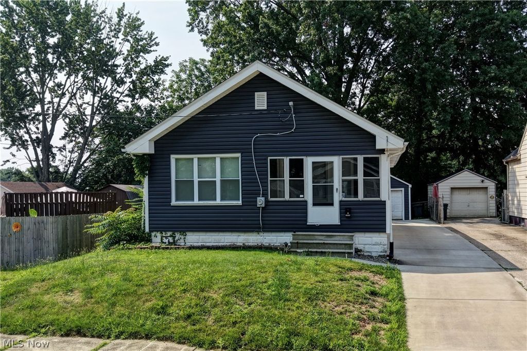 1870 Shaw Avenue, Akron, OH 44305
