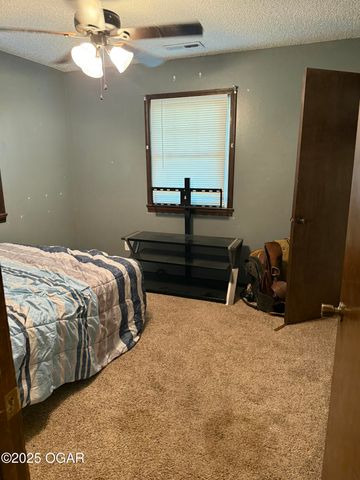 302 Cullum Court, Diamond, MO 64840