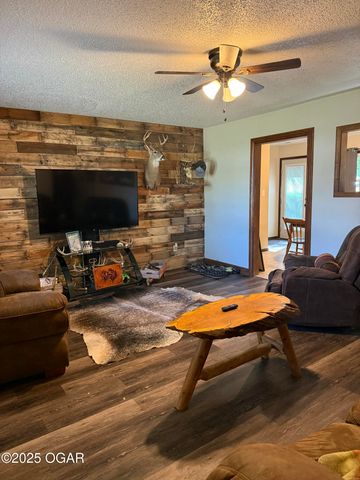 302 Cullum Court, Diamond, MO 64840