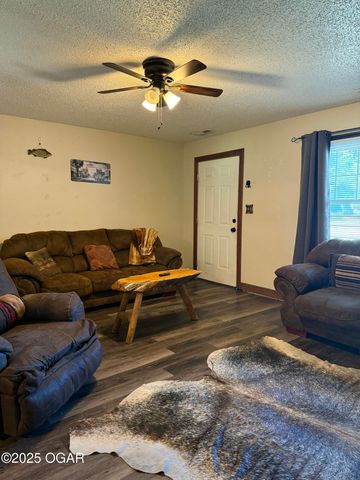 302 Cullum Court, Diamond, MO 64840