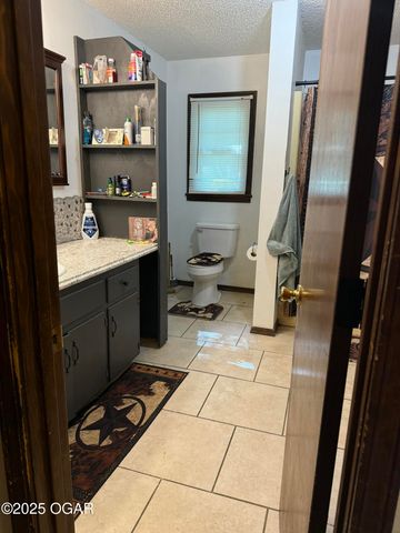 302 Cullum Court, Diamond, MO 64840