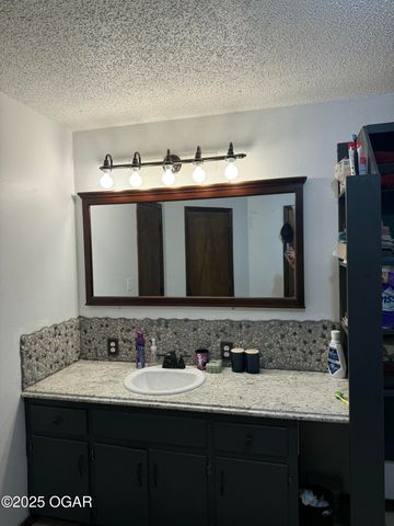 302 Cullum Court, Diamond, MO 64840