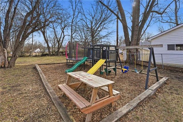 831 S Willow Street, Ottawa, KS 66067