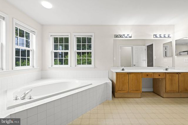 177 COVENTRY LN, Harpers Ferry, WV 25425
