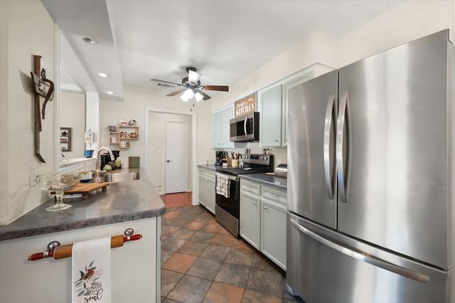 1204 Chester Street, Cleburne, TX 76033