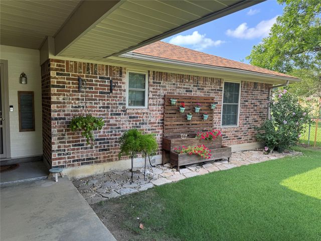 1204 Chester Street, Cleburne, TX 76033