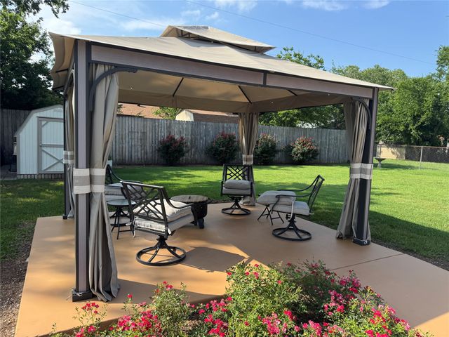 1204 Chester Street, Cleburne, TX 76033