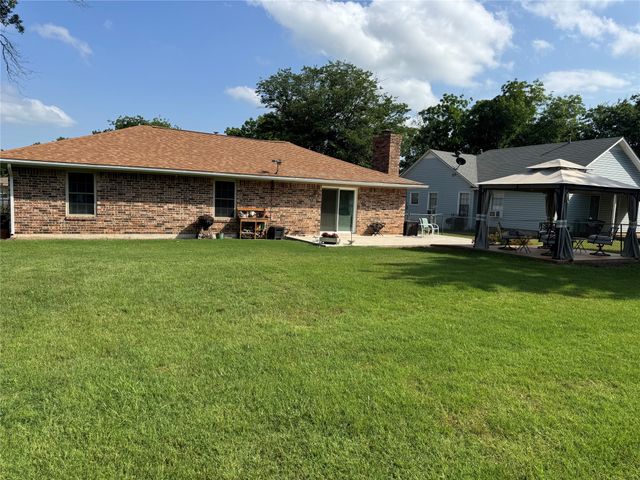 1204 Chester Street, Cleburne, TX 76033