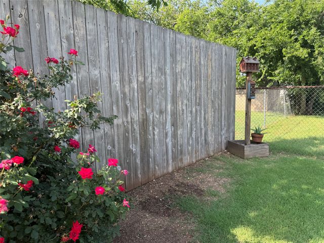 1204 Chester Street, Cleburne, TX 76033