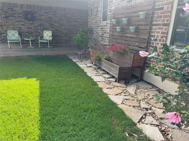 1204 Chester Street, Cleburne, TX 76033