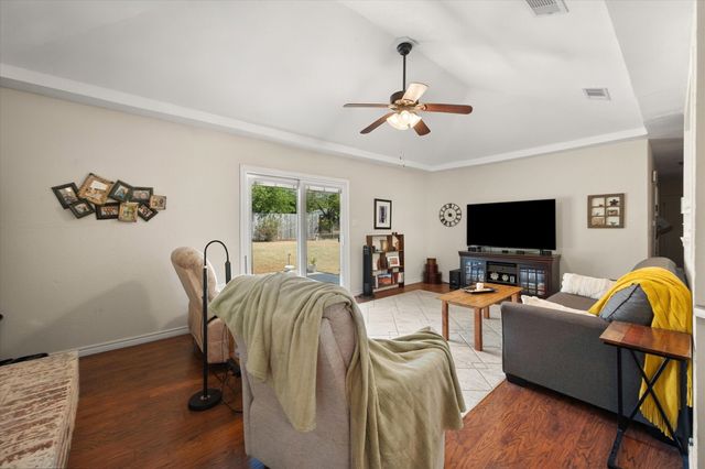 1204 Chester Street, Cleburne, TX 76033