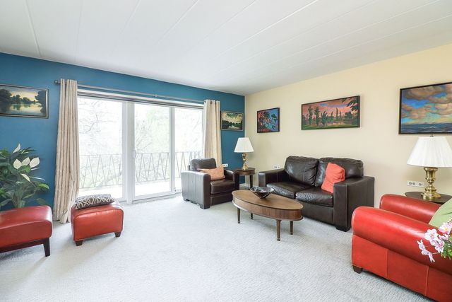 5300 Walnut Avenue 4D, Downers Grove, IL 60515
